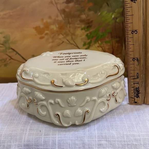 Lenox Fine Porcelain Footprints Musical Box or Trinket Holder with 24k gold - Picture 6 of 7